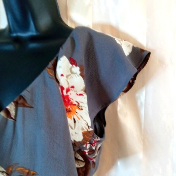 PRETTY WRAP DRESS - Picture 3 of 4